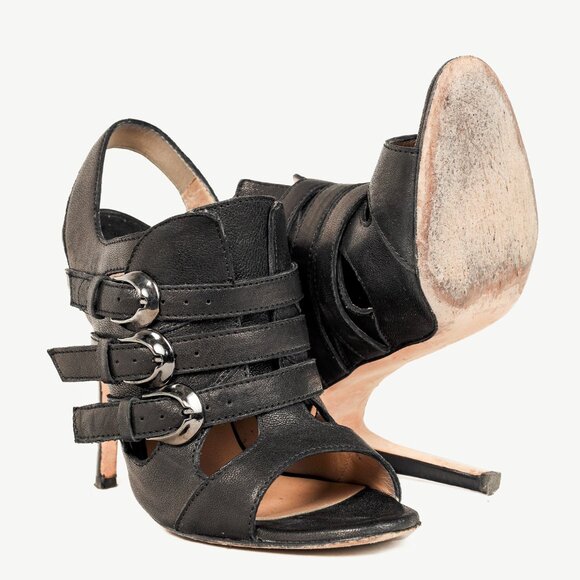 Manolo Blahnik Black Leather Buckled Gladiator Sandals - Picture 4 of 9